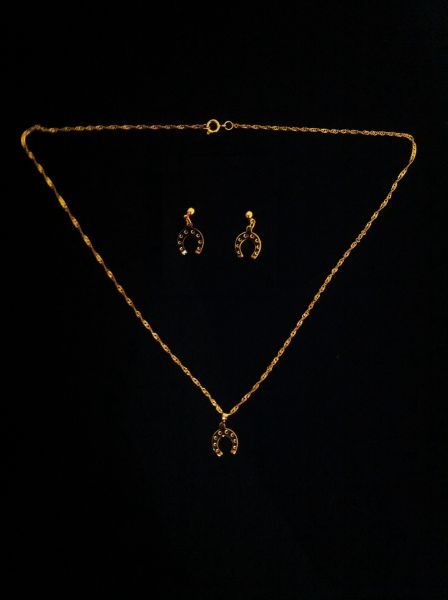 Conjunto de brincos e pingente Villa Real